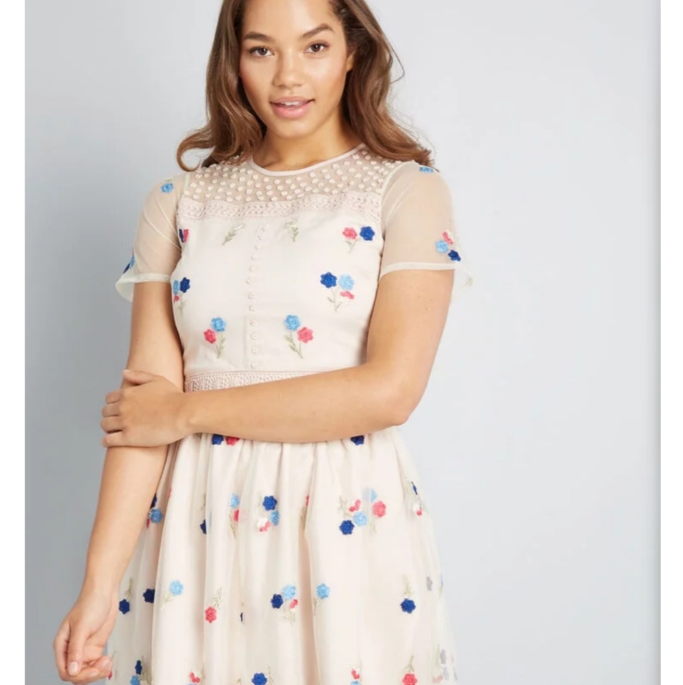 MODCLOTH Dreamy Details Embroidered Dress